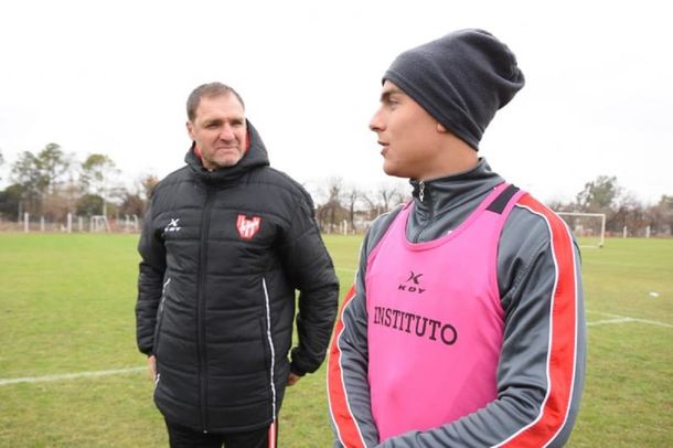 Darío Franco con Paulo Dybala