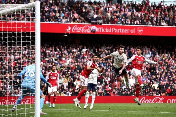 Doblete de Martín Zubimendi para la goleada del Arsenal al Nottingham Forest