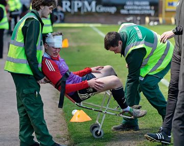 Un hincha fue condenado a prisión por provocar una lesión irreversible a un jugador en Escocia