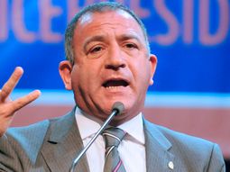 Luis Juez tuvo de asesor en Diputados a su sobrino Lucas, hoy detenido por posesión de éxtasis Luis Juez tuvo de asesor en Diputados a su sobrino Lucas, hoy detenido por posesión de éxtasis