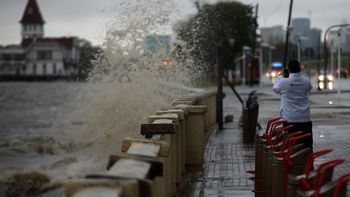 rige un alerta por sudestada en la ciudad y la zona riberena bonaerense: se esperan vientos de 75 km/h rige un alerta por sudestada en la ciudad y la zona riberena bonaerense: se esperan vientos de 75 km/h