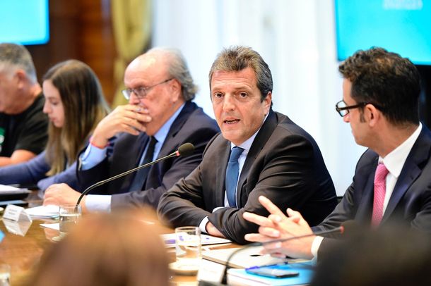 Sergio Massa anunció que no pagarán retenciones las exportaciones de autos incrementales