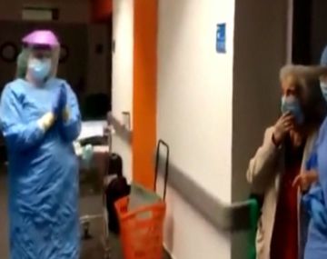Conmovedor: una anciana de 95 años venció al coronavirus y así la despidieron en el hospital