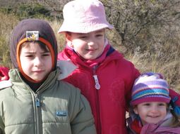 Convocatoria (joaquin, sofia y nina listos para el frío.JPG)