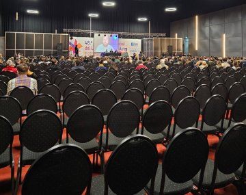 Libertarios presentan el libro de Milei y no va nadie
