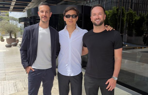 Paulo Dybala junto a su nuevo representante.