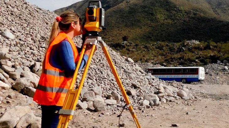 Ofrecen becas para estudiar Agrimensura: cómo postularse