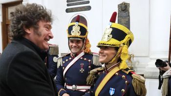 milei desato una fuerte polemica en redes por el traslado del sable corvo de san martin milei desato una fuerte polemica en redes por el traslado del sable corvo de san martin