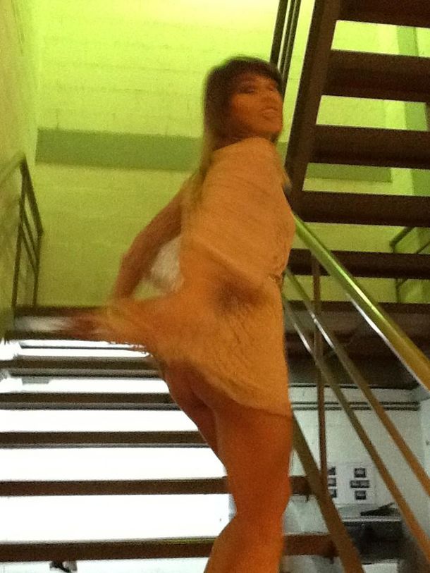 Coki Ramírez hace una parodia de la foto de Guillermina Valdés