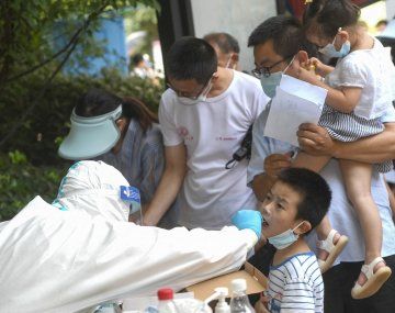 El coronavirus reapareció en Wuhan tras un año y ordenan testeos masivos