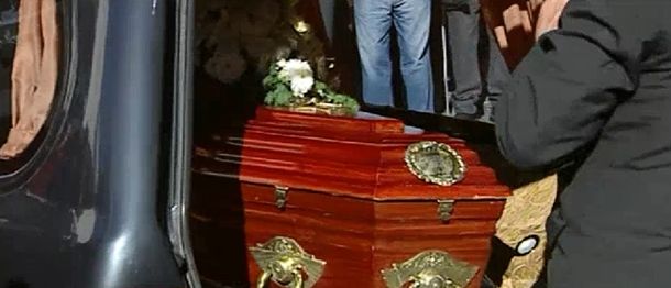 VIDEO: Así retiraron de la fábrica de pastas el cuerpo velado por cinco días