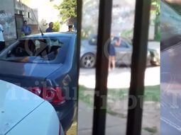 No le pasó la cuota alimentaria y le destruyó el auto con un martillo No le pasó la cuota alimentaria y le destruyó el auto con un martillo