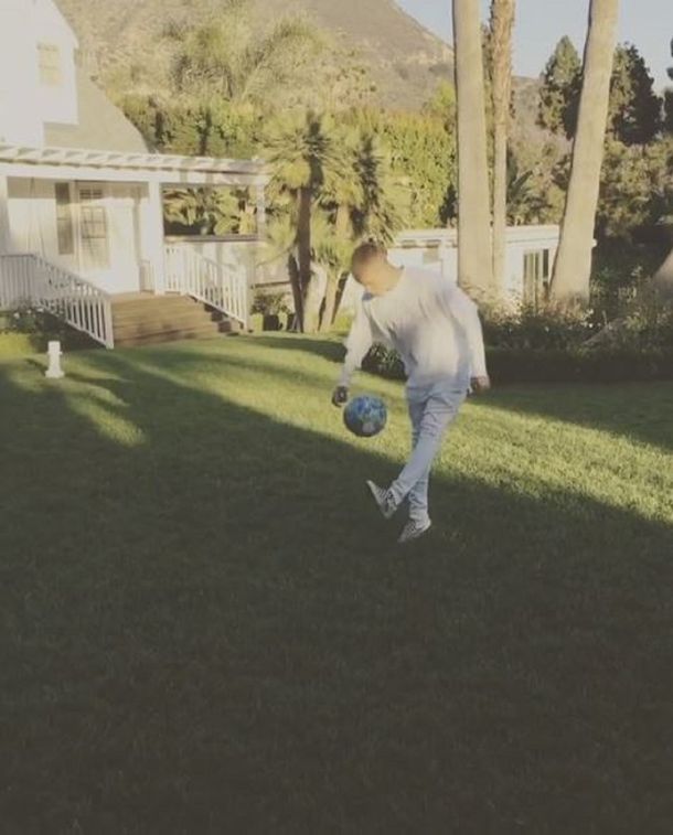 Mejor de lo esperado: mirá a Justin Bieber hacer jueguito con Neymar