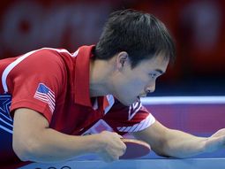 Inclinado como haciendo una ofrenda Inclinado como haciendo una ofrenda