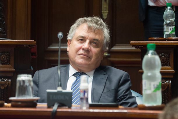 El canciller Omar Paganini llamó a consultas al embajador Eber da Rosa.