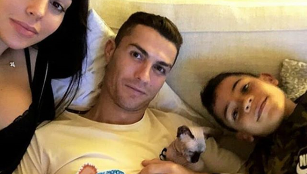 Insólito: Cristiano Ronaldo envió a su gato a España en un jet privado tras ser atropellado