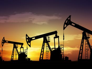 Se disparan el petróleo y el oro tras el ataque de Irán a EE.UU. en Irak