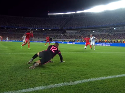 Polémica en el Monumental: ¿era penal para Argentina?