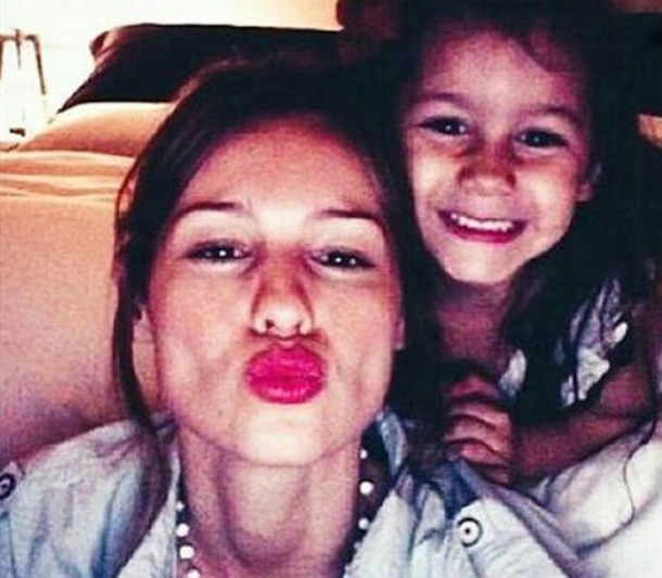 Pampita publicó una foto junto a Blanca: Luz, amor, recuerdo