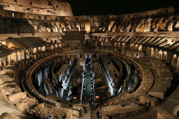 Francisco encabezó el Vía Crucis y recordó a los refugiados y perseguidos