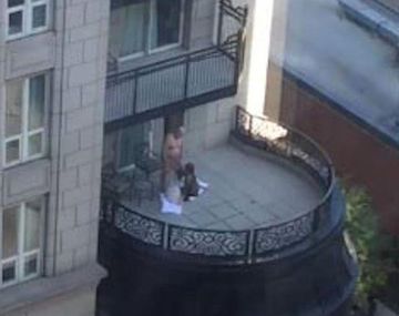 VIDEO: Trío tuvo sexo en el balcón de un hotel 