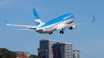Aerolíneas Argentinas incorporará más frecuencias con el principal balneario uruguayo para la temporada alta. Aerolíneas Argentinas incorporará más frecuencias con el principal balneario uruguayo para la temporada alta.