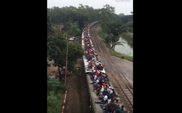 VIDEO: Cuando viajar en tren es un riesgo en la India