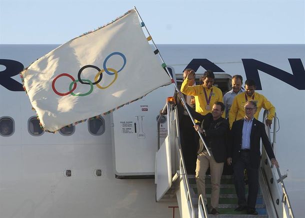 La bandera olímpica llegó a Rio de Janeiro y ya hay polémica