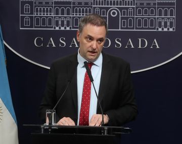 Adorni y su primera conferencia de prensa como jefe de Gabinete sin responder preguntas
