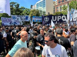 la cgt se moviliza a tribunales para judicializar y frenar la reforma laboral la cgt se moviliza a tribunales para judicializar y frenar la reforma laboral