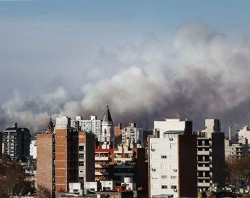 El humo afecta a los vecinos en Rosario y el intendente pide la intervención de la Justicia
