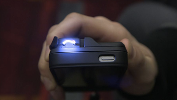 un accesorio para el iphone que sirve como arma de defensa personal un accesorio para el iphone que sirve como arma de defensa personal