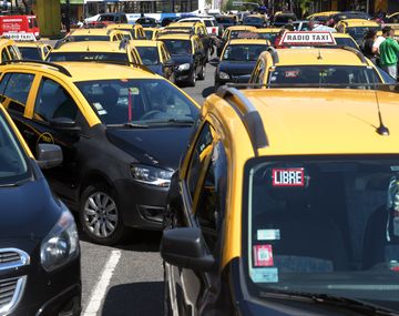 Desde este sábado viajar en taxi es un 30 por ciento más caro