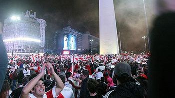 los festejos de river en el obelisco los festejos de river en el obelisco