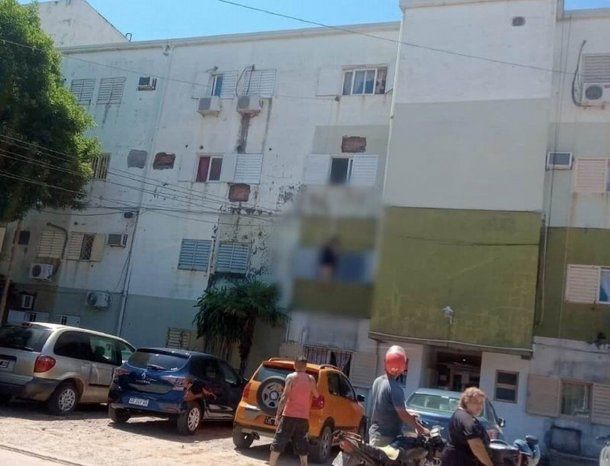 Corrientes: una mujer intentó suicidarse colgándose desde un segundo piso