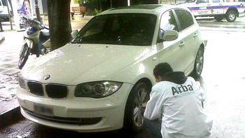 retienen dos autos de alta gama que debian $50.000 a arba retienen dos autos de alta gama que debian $50.000 a arba