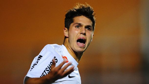 Espectacular gol de taco de Patito Rodríguez en el Santos