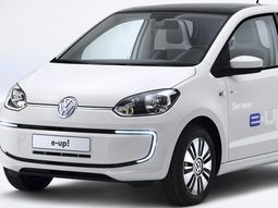 Una automotriz lanza el primer vehículo eléctrico en serie
