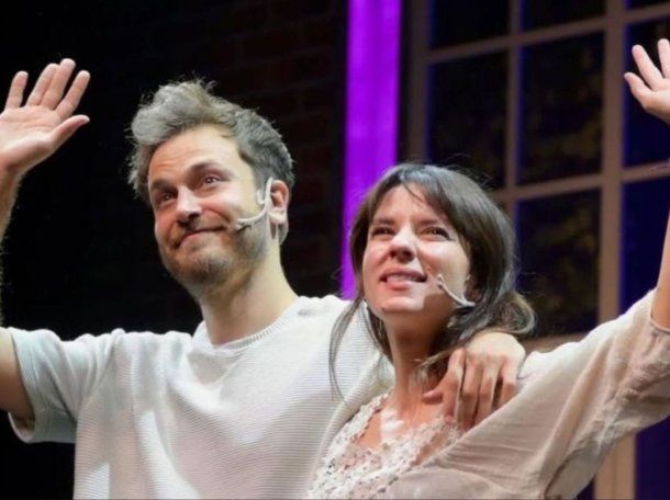 El tenso momento de Gime Accardi y Andrés Gil a la salida del teatro