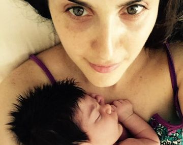 Julieta Díaz presentó a su hija Elena Antonia