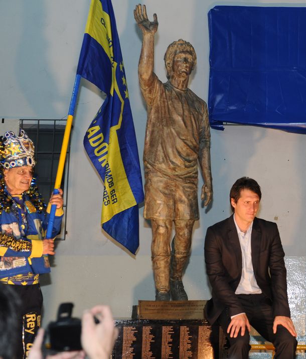 Guillermo descubrió su propia estatua en La Bombonera