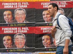 empapelaron la ciudad con afiches contra el paro empapelaron la ciudad con afiches contra el paro