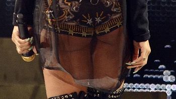 ella hizo lo que sabe arriba del escenario ella hizo lo que sabe arriba del escenario