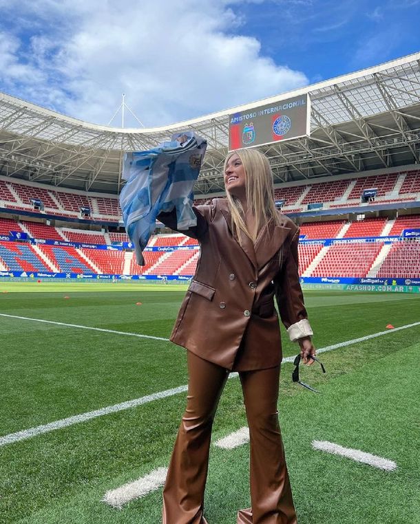 Quién cantó el Himno en Argentina-Estonia