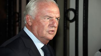 niembro casi termina a las pinas en las paso niembro casi termina a las pinas en las paso