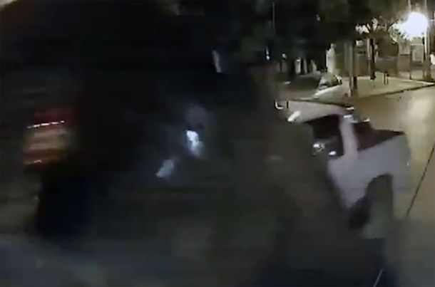 Video impactante: borracho al mando de una Amarok destrozó vehículos estacionados