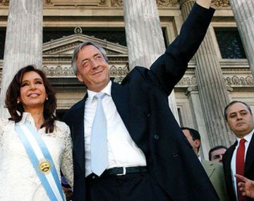 Néstor y Cristina son los presidentes con mayor imagen positiva desde 1983