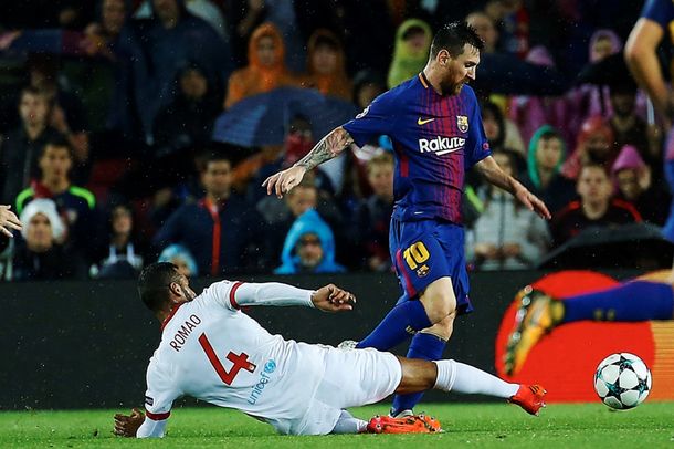 Con un gol de Messi de tiro libre, Barcelona superó al Olympiakos como local