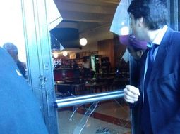 barras de river atacaron el club por entradas para el clasico: hay heridos barras de river atacaron el club por entradas para el clasico: hay heridos