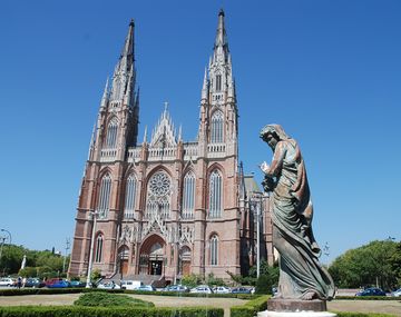 Misterio por un fuerte olor que invade las calles de La Plata: ¿qué sucedió?